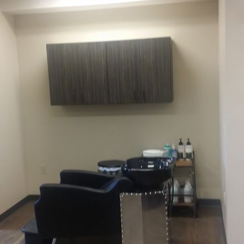 Salon Muah, beauty salon in Hays, KS