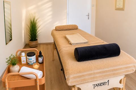 Slow Down masszázsszalon by Wolf Viki, massage spa in Szeged, Hungary